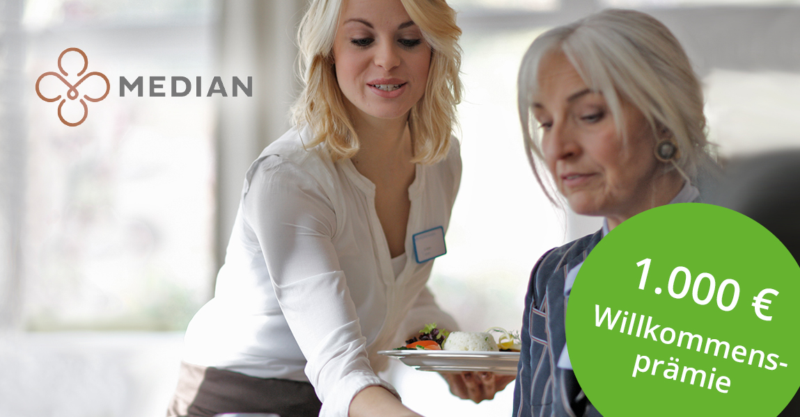 MEDIAN-FB-service-1-1000WP Servicekraft bedient Reha-Patientin am Tisch; Button mit Hinweis auf Willkommensgeld