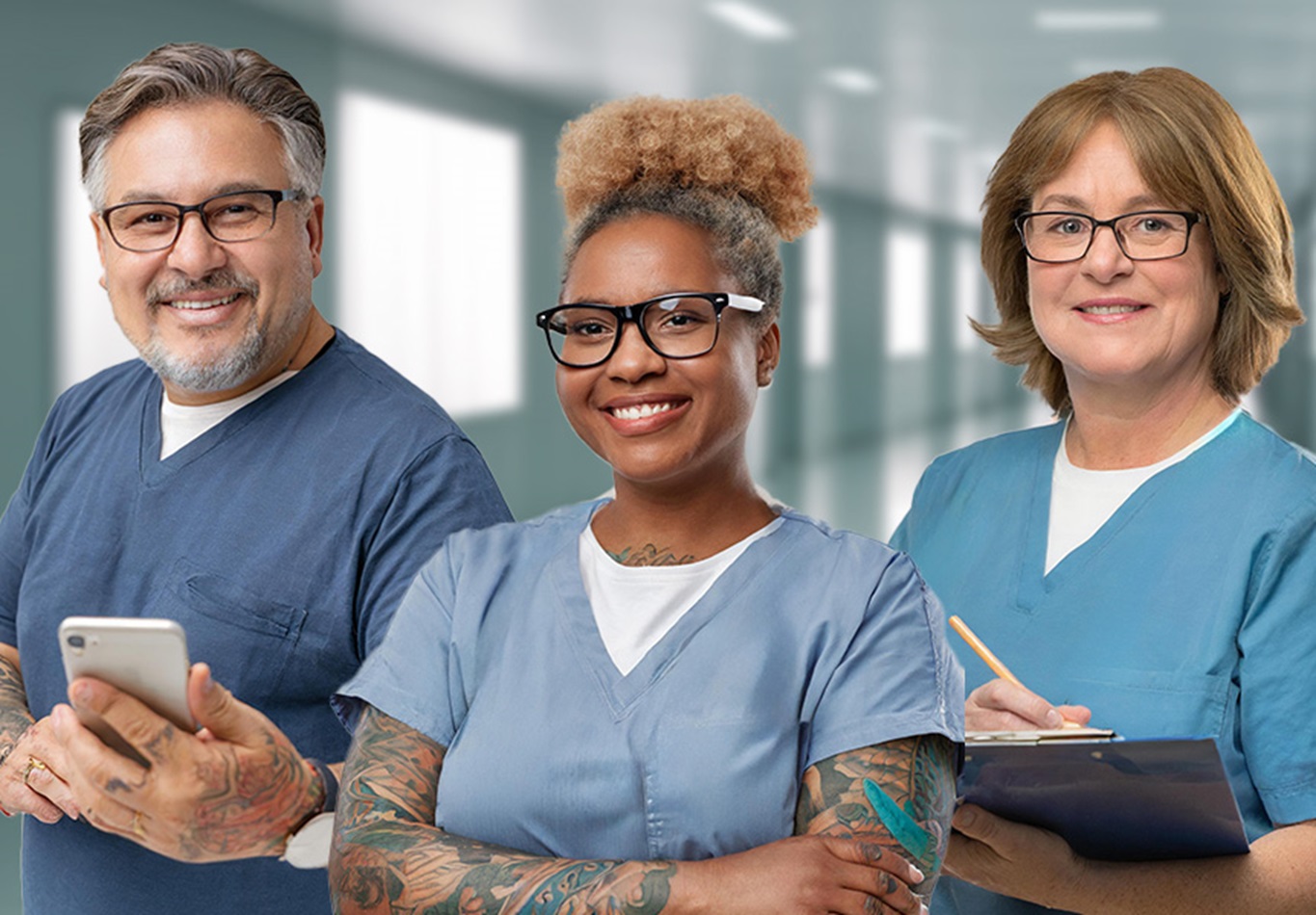 Pflegeteam im Krankenhausflur